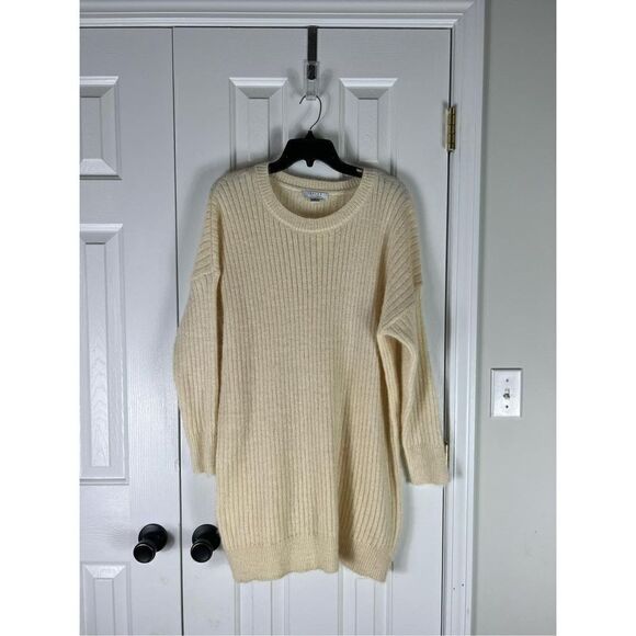 NWT Favlux Charlotte Russe Cream Sweater Size M - Picture 1 of 3